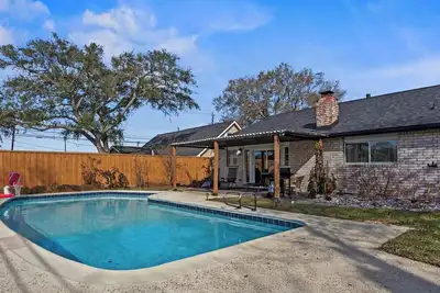 Image de \"Cozy Comforts of Home\" Private Pool, 5 mins from Kemah Boardwalk & Nasa