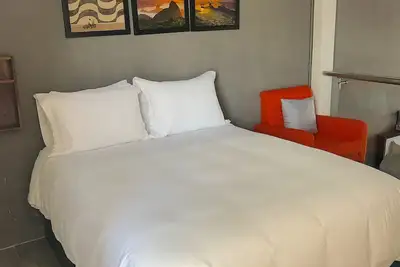 Image de Deluxe Art Gallery Loft (Free Parking)