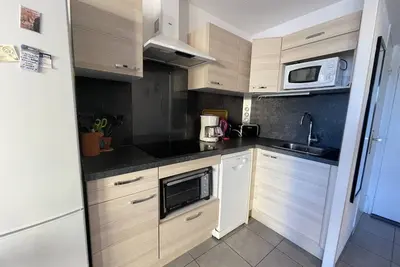 Image de Studio Cabine En Rez-De-CHAUSSÉE Avec Terrrasse Et Parking