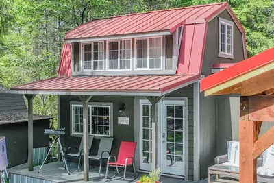 Image de Tiny Home A, just steps from Mt. Rainer Nat. Park w/firepit.