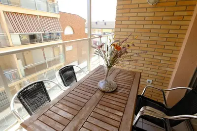 Agréable appartement pour 6 personnes avec climatisation, Tv, balcon et parking