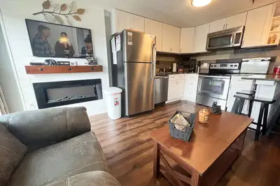 Image de Mountain Lodge - Ski In/Out - 2 Queen Bedrooms + 2 Bunk Beds - Closest To Lifts