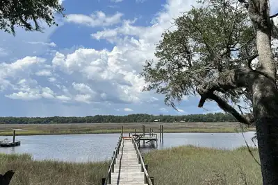 Image de Riverfront home on deep water <br> - sleeps 12