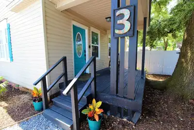 Image de The Bungalow. Walk to Bayou! Backyard Family Fun!