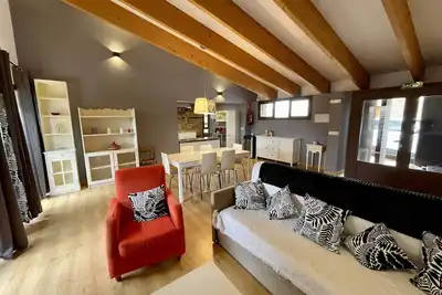Image de La Casa del Baile es Casa Encantadora de Estilo Moderno y Amplios Espacios