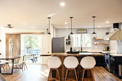 Image de \"New\" Ac, Wineries, Bbq, Game Room, Fire Pit, Cozy & Forest View