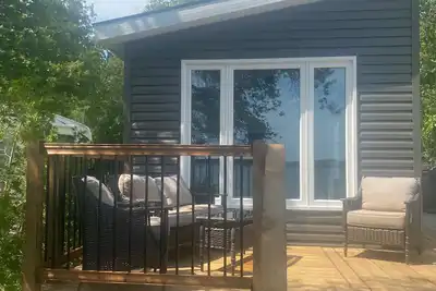 Image de New Park Model on Waterfront at Family Campground