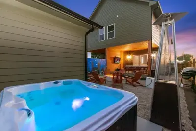 Image de Midwest Moonlight l Hot Tub, Fire Pit, Arcade