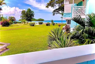Image de African 1 bedroom Ocean View Steps away from the beach