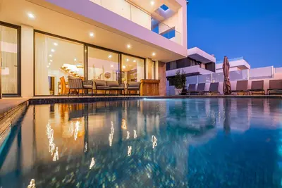 Image de Villa luxueuse /moderne/piscine chauffée à 1800 mètres de la plage Sao Rafael