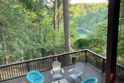 Image de Forest Waters Lake House w hot tub and fire places