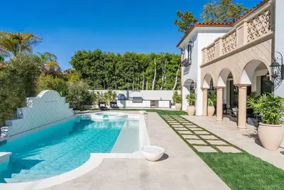 Villa Gemma by LuxJB🥇New Beverly Hills Flats Mansion | Gym | Sauna | Cinema