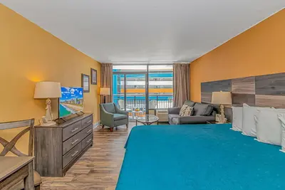 Image de Landmark Resort 714 - Massive Indoor & Outdoor Pools and Lazy Rivers! Sleeps 4!