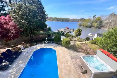 Image de Modern Lakefront Oasis - Private Pool & Salt Water HotTub with Beautiful Sunsets