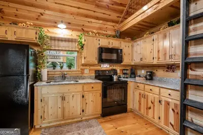 Image de Colorful & Cozy Sunflower Cabin - Pets Welcomed!