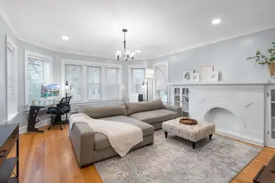 Image de Up to 8 Spacious lovely Chicago-style 3bdr condo. Safe & quiet neighborhood