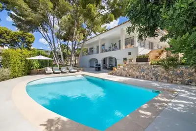 Image de Luxurious villa with heated pool and outdoor jacuzzi. Sea and Mountain views