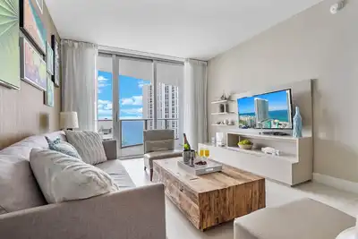 Image de Lyfe Resort and Residences on the beach