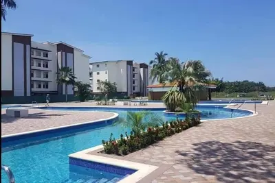 Image de Beautiful bright 2 bedroom 2 bathroom villa, steps to private beach.