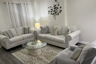 Image de Cozy and Clean home Conveniently located in South Phila.