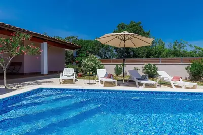 Image de Belle maison de vacances privée avec piscine privée, Wifi, climatisation, Tv, terrasse et parking