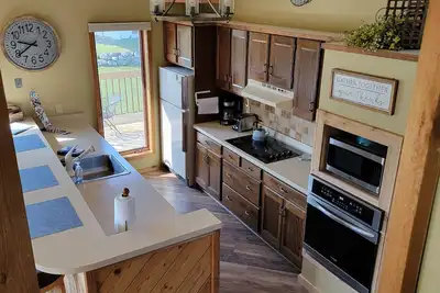 Image de Spacious 5 beds, 2 full baths Golf, ski, Sleeps 6, King bed, Wi-Fi close to Lakes