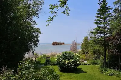 Image de Sunshine Lake Huron Water Front Cottage