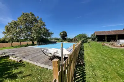 Image de Charmant logement avec piscine dans une belle landaise