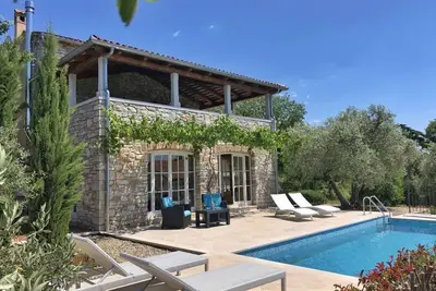 Image de Villa avec vue sur la mer pour 6 Ă PoreÄŤ-Kukci