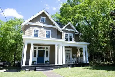 Image de Flawlessly Reimagined 5br Home Mins to Capitol