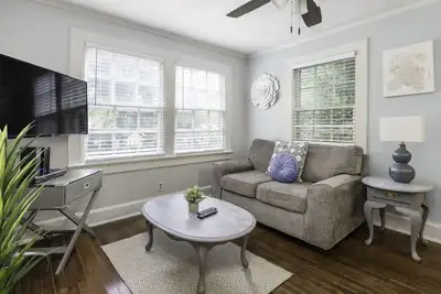 Image de Charming 1br Loft Retreat in Capitol Heights