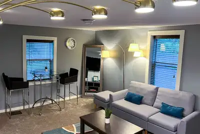 Image de Updated house close to downtown and the airport.