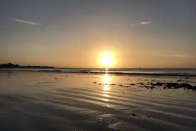 Image de Petite maison+jardin au calme en domaine privée donnant directement sur la plage