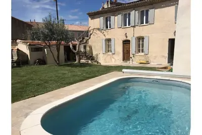 Image de Bastide XVIIIe entièrement restaurée avec piscine privée