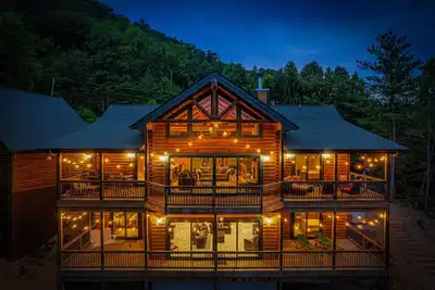 Image de Luxury Family Lodge w/Amazing re-Views/Game Room/Hot-tub/Pool/10 min2Cades Cove