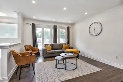 Image de Family Bungalow in South Burlington close to lake, Bronte/Appleby Go/W 3 Parking