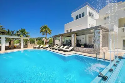 Image de Epavlis Akrotiri Chania, 5 Bd, 5 Ba, luxurious Villa, private pool of 130 sqm!