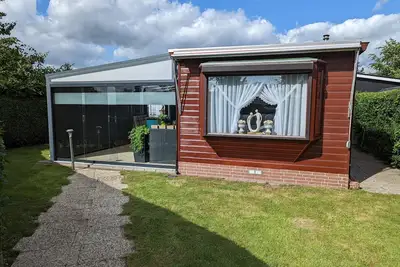 Image de Cozy mobile home for the whole family in Holland by the lake