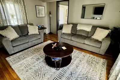 Image de Luxury Retreat! Large 3 bedroom upstairs townhouse! Suny Potsdam in the backyard!