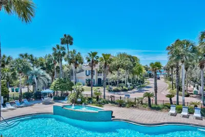 Image de ☀️ Paradise Isle | Steps from Beach & Golf Cart | Dog Friendly* 🐾