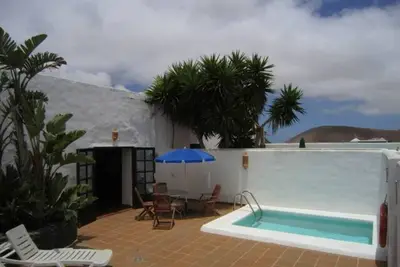Image de Cottage with rustic charm, private sun terrace and pool