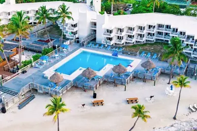 Keys Comfort: 1br Condo with Den, Kitchen & Beach Access