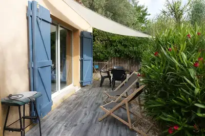 Image de Bandol studio in villa with swimming pool