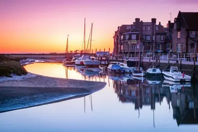 Image de Cosy cottage close to quay