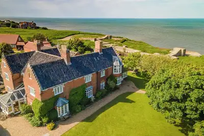 Image de Meadow Manor - Sept Chambres Villa, Couchages 14