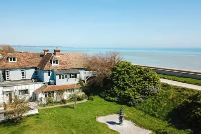 Image de Beach Retreat - Neuf Chambres Villa, Couchages 15