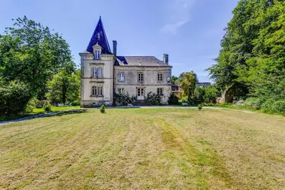 Image de Chateau Lignol - Quatre Chambres, Couchages 10