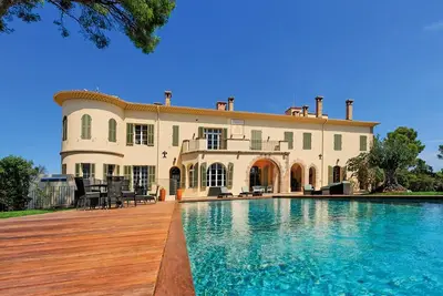 Image de Villa Amalie - Quinze Chambres Villa, Couchages 32