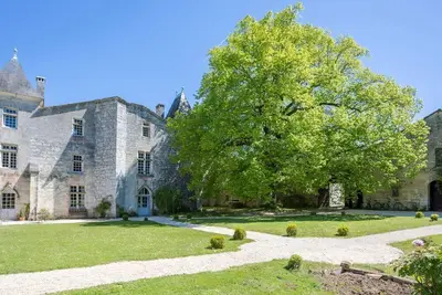 Image de Chateau De Seyres - Sept Chambres, Couchages 15