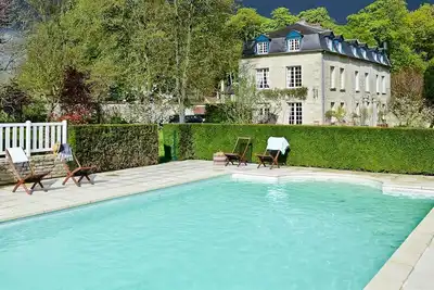 Image de Chateau De Garmeaux - Huit Chambres, Couchages 17